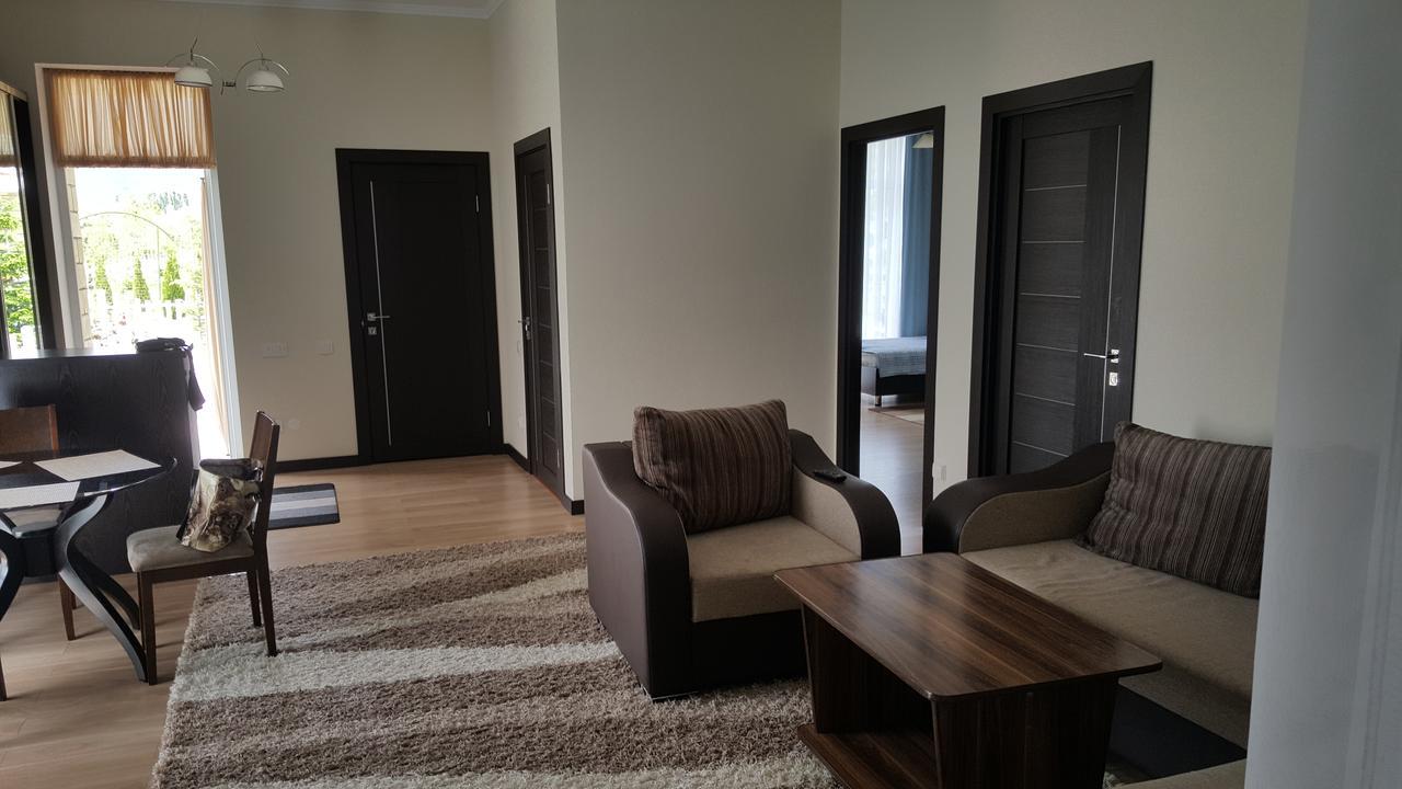 Karven Four Seasons Hotel Chon-Sary-Oy Buitenkant foto