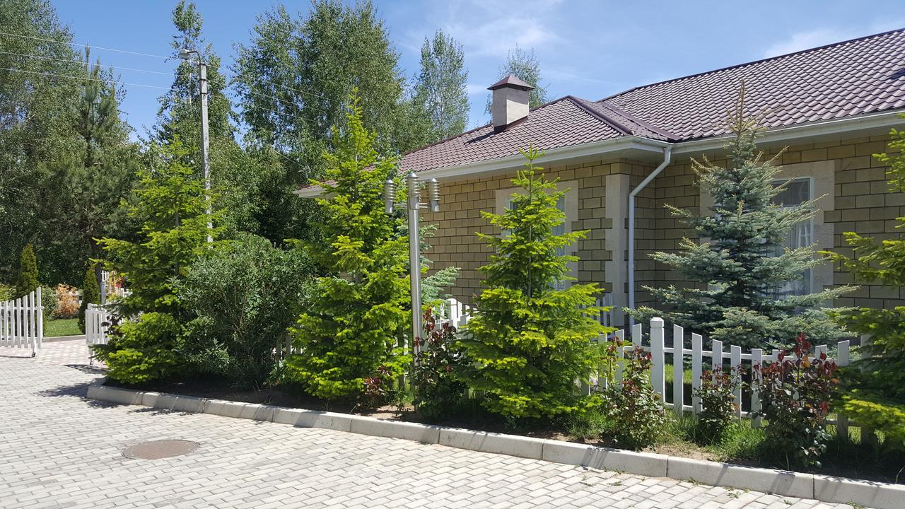 Karven Four Seasons Hotel Chon-Sary-Oy Buitenkant foto